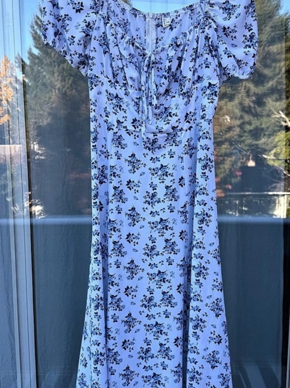 Floral Maxi Dress in Blue & White Size Large Like New